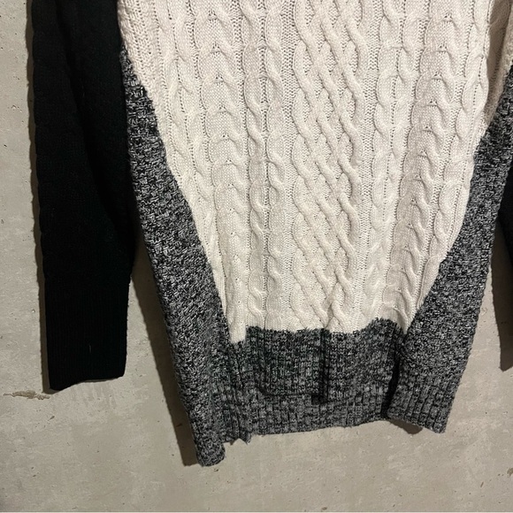 Aqua Womens XS Wool Blend Pullover Sweater Knit Modern Colorblock Casual - Picture 4 of 7